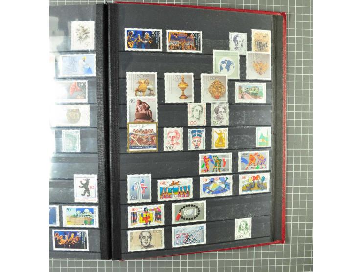 1948/1990 postfrische, ungebrauchte und gestempelte Partie, dabei zwei kpl. postfrische Sammlungen, alles mehrfach mit u.a. M