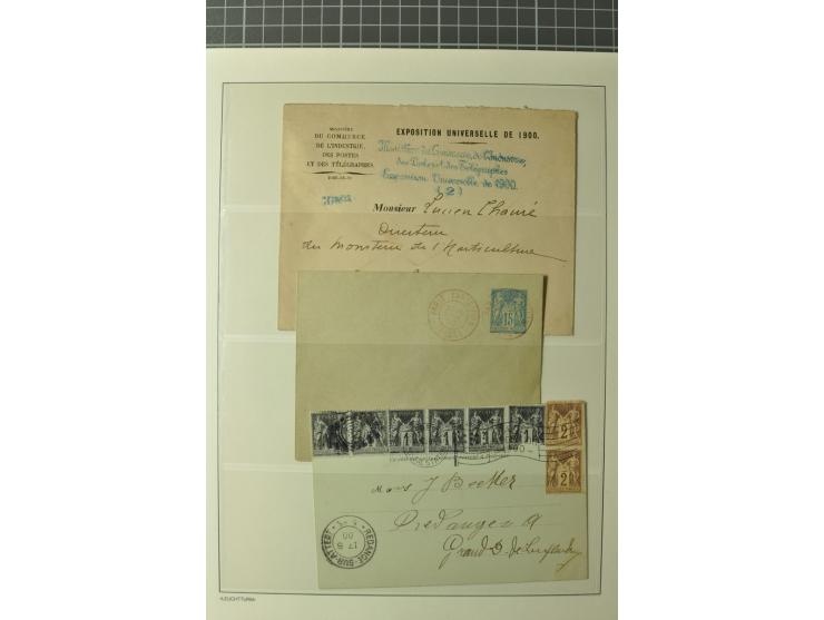 1900, PARIS: Kleine Sammlung mit 14 Karten/Ansichtskarten und 4 colorierte Briefbogen (ungebraucht), dabei verschiedene Sonde