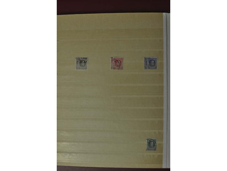 1850/1994, postfrische Sammlung 1960-81 inkl. einigen Eisenbahn- und Paketmarken in 2 Vordruckalben, dazu gestempelter und po