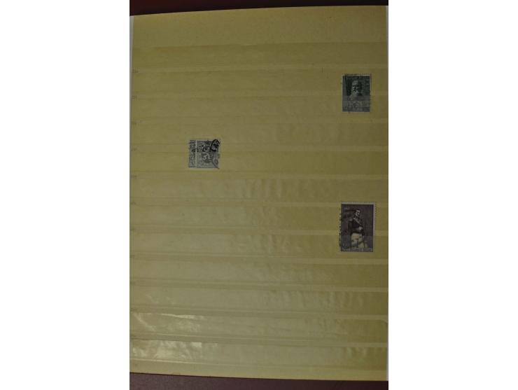 1850/1994, postfrische Sammlung 1960-81 inkl. einigen Eisenbahn- und Paketmarken in 2 Vordruckalben, dazu gestempelter und po