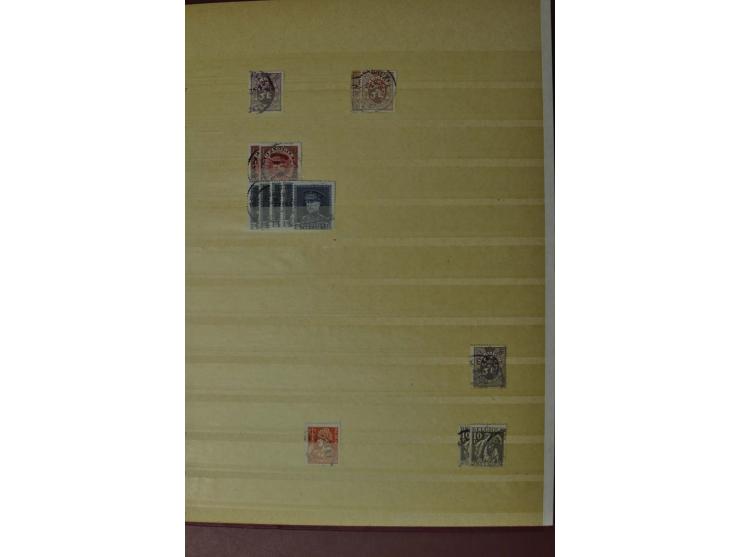 1850/1994, postfrische Sammlung 1960-81 inkl. einigen Eisenbahn- und Paketmarken in 2 Vordruckalben, dazu gestempelter und po