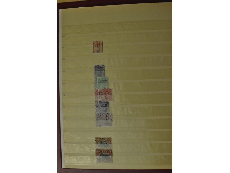 1850/1994, postfrische Sammlung 1960-81 inkl. einigen Eisenbahn- und Paketmarken in 2 Vordruckalben, dazu gestempelter und po