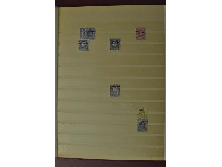 1850/1994, postfrische Sammlung 1960-81 inkl. einigen Eisenbahn- und Paketmarken in 2 Vordruckalben, dazu gestempelter und po