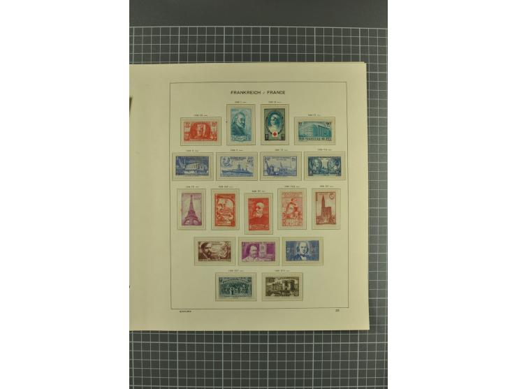 1900/67, postfrische und ungebrauchte Sammlung mit u.a. Mi.-Nr. 96-100, 102-06, 128-35, 152, 181-83, 220-21, 239, 242B, 248MH
