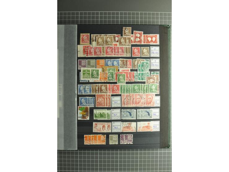 1851/2004, postfrische, ungebrauchte und gestempelte Sammlung mit guten Werten und Sätzen, Dienst, Porto, Postfähre (mit Mi.-