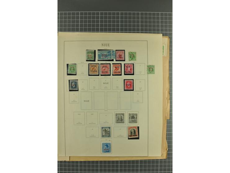 1880/1920 (ca.), Sammlungsbestand auf alten Blättern, dabei u.a. Gilbert&Ellis Mi.Nr.1-7, Solomon 1-7 und 8-18, etc., dazu ei