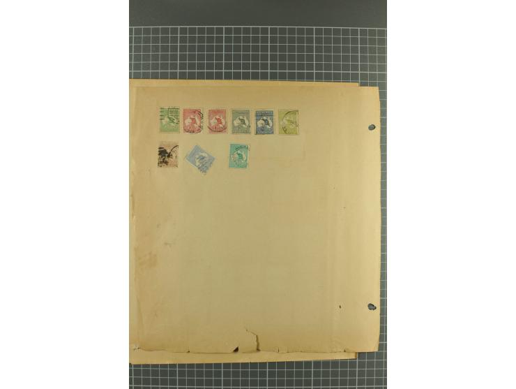1880/1920 (ca.), Sammlungsbestand auf alten Blättern, dabei u.a. Gilbert&Ellis Mi.Nr.1-7, Solomon 1-7 und 8-18, etc., dazu ei