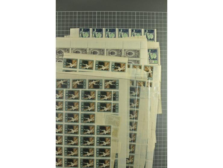 1918/2000, enorm umfangreiche ungebrauchte/postfrische und gestempelte Sammlung mit einer Vielzahl an guten Werten und Besond