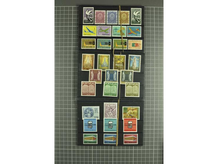 1910/83, postfrischer und ungebrauchter Bestand, dabei kpl. Jahrgang 1943 (30), kpl. Jahrgang 1952 (145) etc., sehr hoher Kat