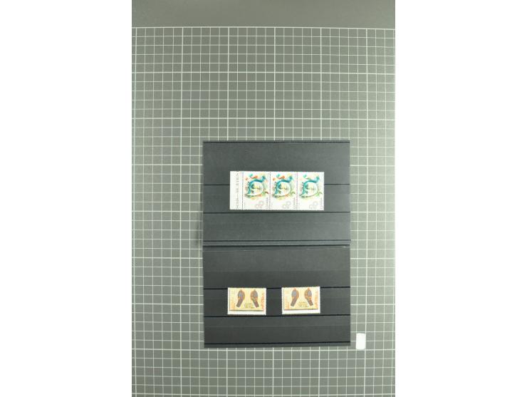 1930/89 (ca.), postfrische Partie von etwa 640 Abarten, dabei ungezähnte Marken, Farbfehldrucke, fehlende Farben, etc.; viele