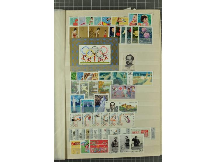 1949/2011, postfrischer, ungebrauchter und gestempelter Posten mit Doubletten, dabei Provinzen, einige ältere Ausgaben, etwas