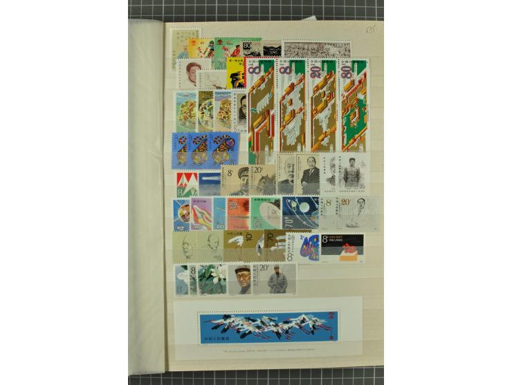 1949/2011, postfrischer, ungebrauchter und gestempelter Posten mit Doubletten, dabei Provinzen, einige ältere Ausgaben, etwas