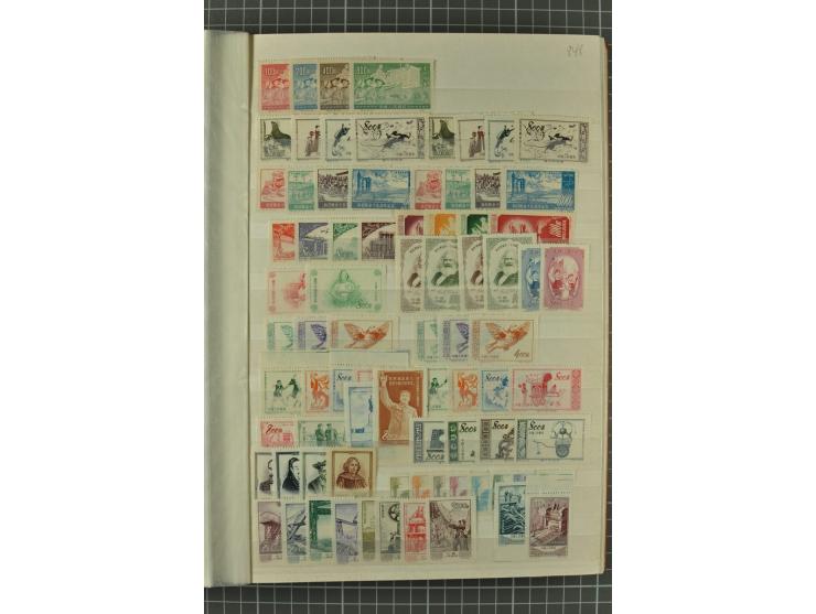 1949/2011, postfrischer, ungebrauchter und gestempelter Posten mit Doubletten, dabei Provinzen, einige ältere Ausgaben, etwas