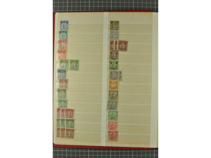 1949/2011, postfrischer, ungebrauchter und gestempelter Posten mit Doubletten, dabei Provinzen, einige ältere Ausgaben, etwas