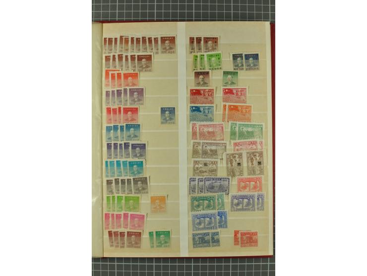 1949/2011, postfrischer, ungebrauchter und gestempelter Posten mit Doubletten, dabei Provinzen, einige ältere Ausgaben, etwas