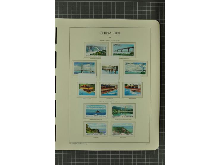 1966/2000, postfrische zweibändige Sammlung, nicht kpl., aber u.a Mi.-Nr. 966-76, 995-1008, 1020-24, Bl.12-22 etc.