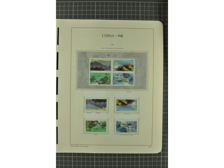 1966/2000, postfrische zweibändige Sammlung, nicht kpl., aber u.a Mi.-Nr. 966-76, 995-1008, 1020-24, Bl.12-22 etc.