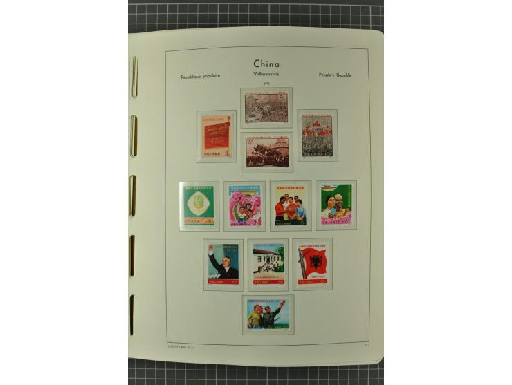 1966/2000, postfrische zweibändige Sammlung, nicht kpl., aber u.a Mi.-Nr. 966-76, 995-1008, 1020-24, Bl.12-22 etc.