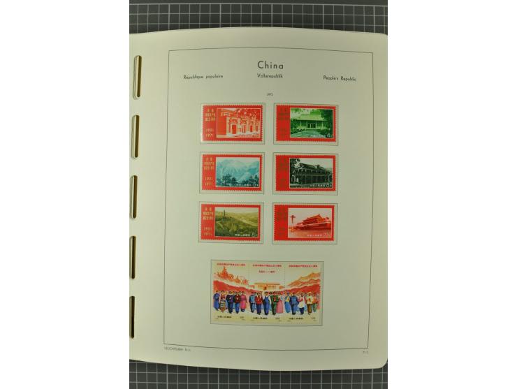 1966/2000, postfrische zweibändige Sammlung, nicht kpl., aber u.a Mi.-Nr. 966-76, 995-1008, 1020-24, Bl.12-22 etc.