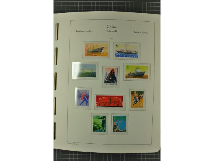 1966/2000, postfrische zweibändige Sammlung, nicht kpl., aber u.a Mi.-Nr. 966-76, 995-1008, 1020-24, Bl.12-22 etc.
