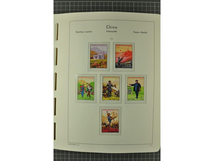 1966/2000, postfrische zweibändige Sammlung, nicht kpl., aber u.a Mi.-Nr. 966-76, 995-1008, 1020-24, Bl.12-22 etc.