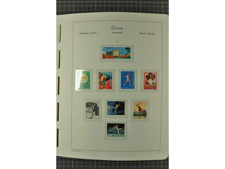 1966/2000, postfrische zweibändige Sammlung, nicht kpl., aber u.a Mi.-Nr. 966-76, 995-1008, 1020-24, Bl.12-22 etc.