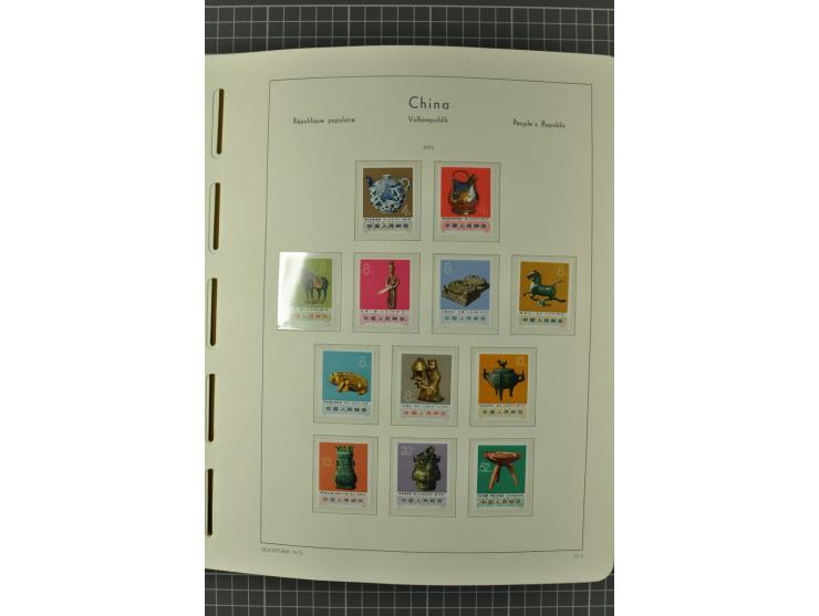 1966/2000, postfrische zweibändige Sammlung, nicht kpl., aber u.a Mi.-Nr. 966-76, 995-1008, 1020-24, Bl.12-22 etc.