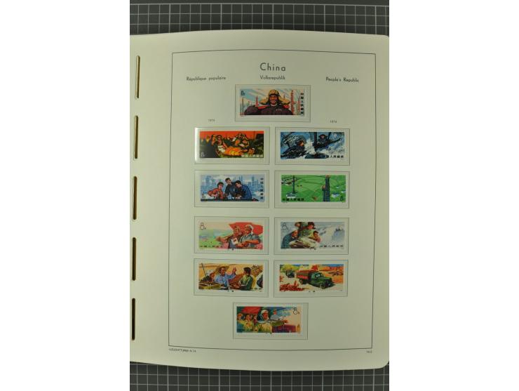 1966/2000, postfrische zweibändige Sammlung, nicht kpl., aber u.a Mi.-Nr. 966-76, 995-1008, 1020-24, Bl.12-22 etc.