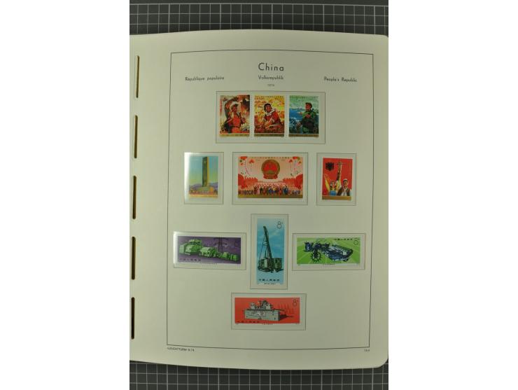 1966/2000, postfrische zweibändige Sammlung, nicht kpl., aber u.a Mi.-Nr. 966-76, 995-1008, 1020-24, Bl.12-22 etc.