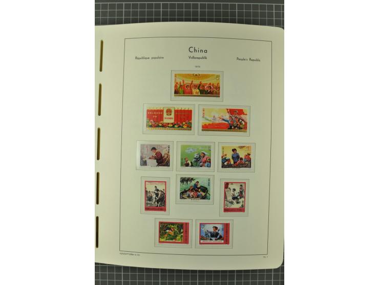 1966/2000, postfrische zweibändige Sammlung, nicht kpl., aber u.a Mi.-Nr. 966-76, 995-1008, 1020-24, Bl.12-22 etc.