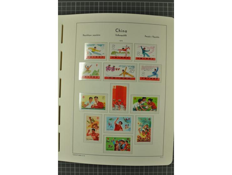 1966/2000, postfrische zweibändige Sammlung, nicht kpl., aber u.a Mi.-Nr. 966-76, 995-1008, 1020-24, Bl.12-22 etc.