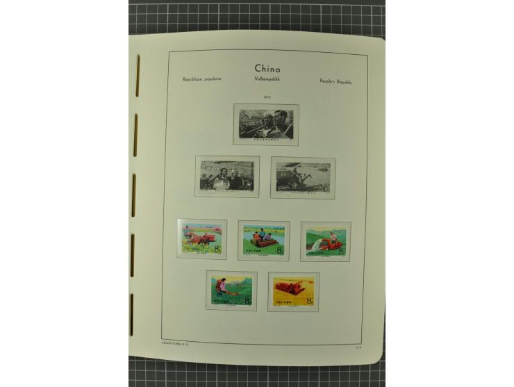 1966/2000, postfrische zweibändige Sammlung, nicht kpl., aber u.a Mi.-Nr. 966-76, 995-1008, 1020-24, Bl.12-22 etc.