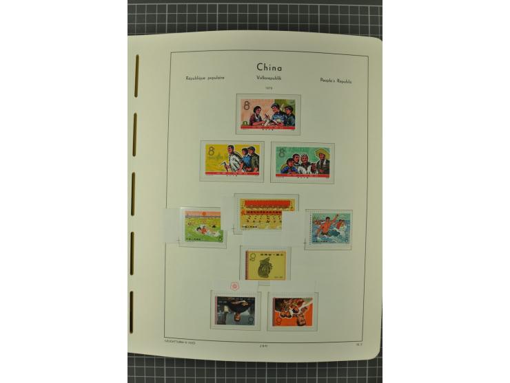 1966/2000, postfrische zweibändige Sammlung, nicht kpl., aber u.a Mi.-Nr. 966-76, 995-1008, 1020-24, Bl.12-22 etc.