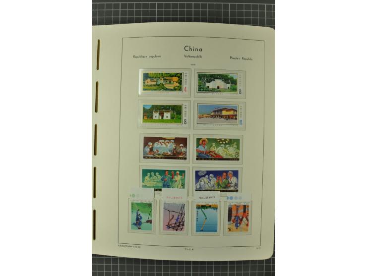 1966/2000, postfrische zweibändige Sammlung, nicht kpl., aber u.a Mi.-Nr. 966-76, 995-1008, 1020-24, Bl.12-22 etc.