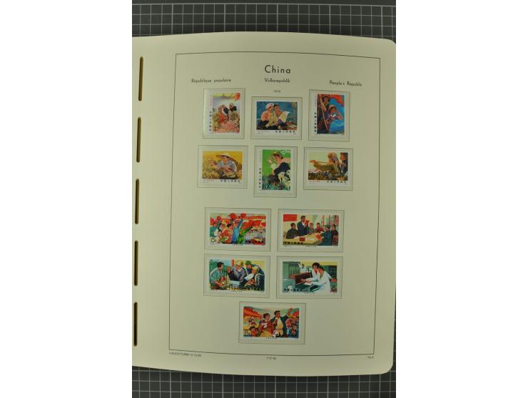 1966/2000, postfrische zweibändige Sammlung, nicht kpl., aber u.a Mi.-Nr. 966-76, 995-1008, 1020-24, Bl.12-22 etc.