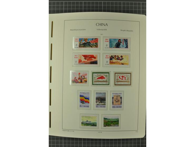 1966/2000, postfrische zweibändige Sammlung, nicht kpl., aber u.a Mi.-Nr. 966-76, 995-1008, 1020-24, Bl.12-22 etc.