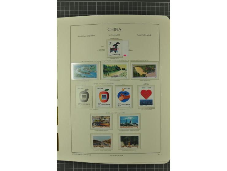 1966/2000, postfrische zweibändige Sammlung, nicht kpl., aber u.a Mi.-Nr. 966-76, 995-1008, 1020-24, Bl.12-22 etc.