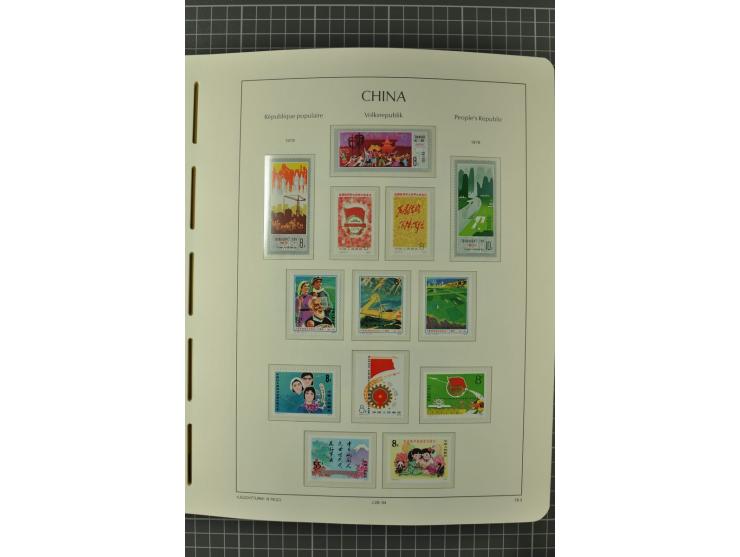 1966/2000, postfrische zweibändige Sammlung, nicht kpl., aber u.a Mi.-Nr. 966-76, 995-1008, 1020-24, Bl.12-22 etc.