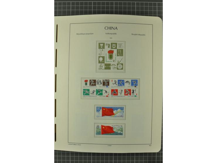 1966/2000, postfrische zweibändige Sammlung, nicht kpl., aber u.a Mi.-Nr. 966-76, 995-1008, 1020-24, Bl.12-22 etc.
