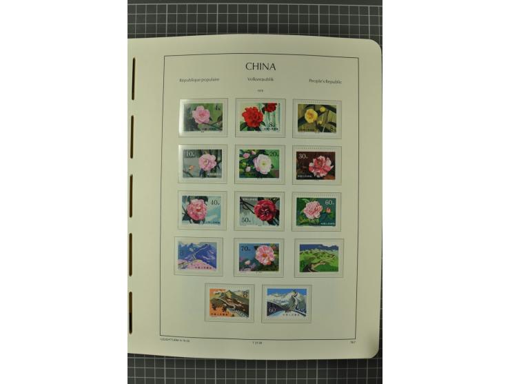 1966/2000, postfrische zweibändige Sammlung, nicht kpl., aber u.a Mi.-Nr. 966-76, 995-1008, 1020-24, Bl.12-22 etc.