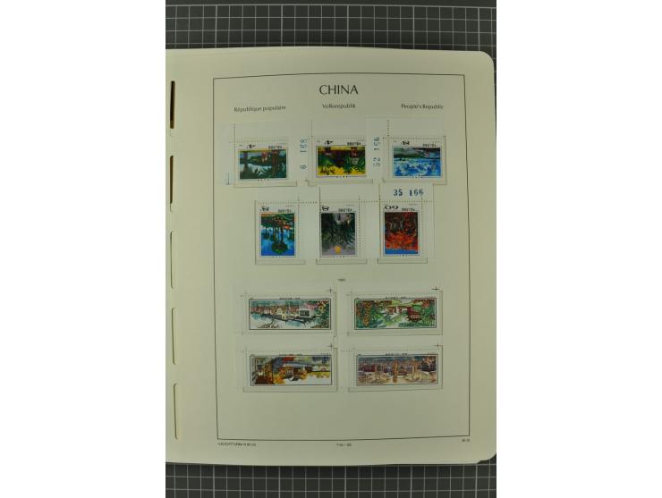1966/2000, postfrische zweibändige Sammlung, nicht kpl., aber u.a Mi.-Nr. 966-76, 995-1008, 1020-24, Bl.12-22 etc.