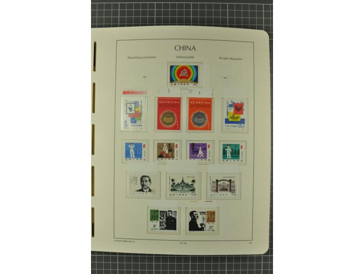 1966/2000, postfrische zweibändige Sammlung, nicht kpl., aber u.a Mi.-Nr. 966-76, 995-1008, 1020-24, Bl.12-22 etc.