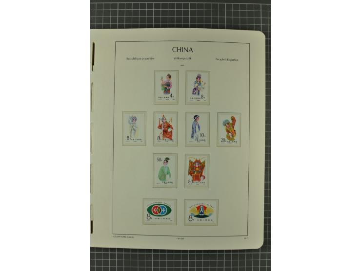 1966/2000, postfrische zweibändige Sammlung, nicht kpl., aber u.a Mi.-Nr. 966-76, 995-1008, 1020-24, Bl.12-22 etc.