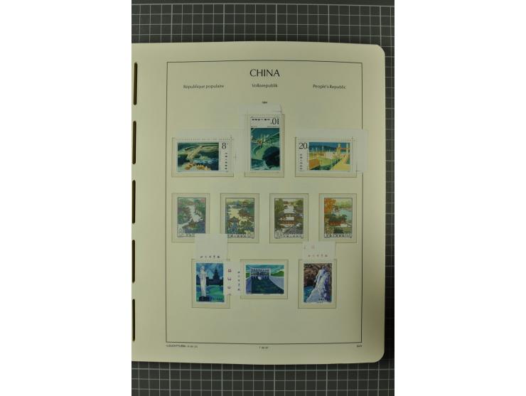 1966/2000, postfrische zweibändige Sammlung, nicht kpl., aber u.a Mi.-Nr. 966-76, 995-1008, 1020-24, Bl.12-22 etc.