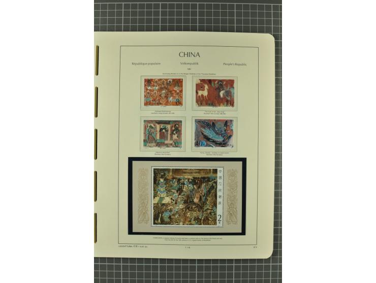 1966/2000, postfrische zweibändige Sammlung, nicht kpl., aber u.a Mi.-Nr. 966-76, 995-1008, 1020-24, Bl.12-22 etc.
