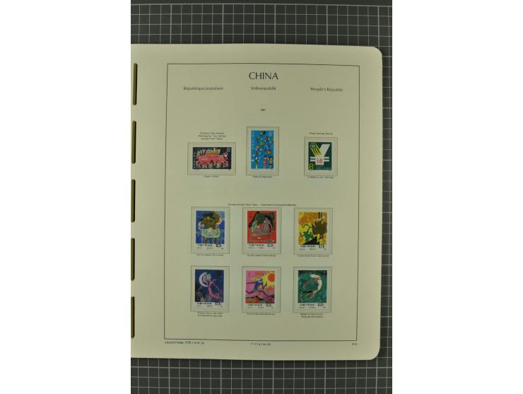 1966/2000, postfrische zweibändige Sammlung, nicht kpl., aber u.a Mi.-Nr. 966-76, 995-1008, 1020-24, Bl.12-22 etc.