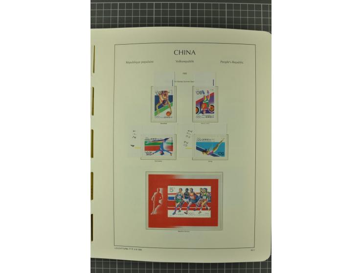 1966/2000, postfrische zweibändige Sammlung, nicht kpl., aber u.a Mi.-Nr. 966-76, 995-1008, 1020-24, Bl.12-22 etc.