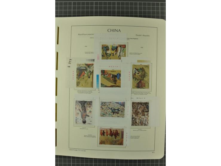 1966/2000, postfrische zweibändige Sammlung, nicht kpl., aber u.a Mi.-Nr. 966-76, 995-1008, 1020-24, Bl.12-22 etc.