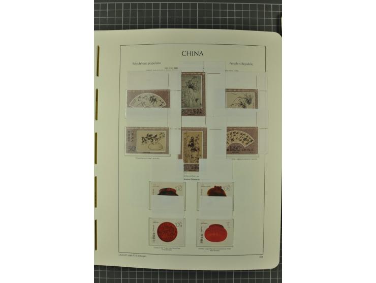 1966/2000, postfrische zweibändige Sammlung, nicht kpl., aber u.a Mi.-Nr. 966-76, 995-1008, 1020-24, Bl.12-22 etc.