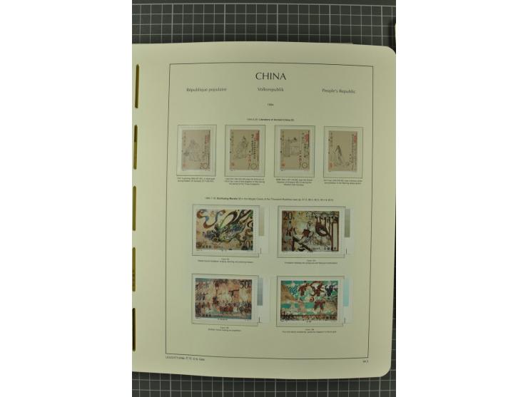 1966/2000, postfrische zweibändige Sammlung, nicht kpl., aber u.a Mi.-Nr. 966-76, 995-1008, 1020-24, Bl.12-22 etc.